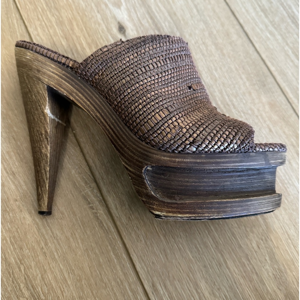 Elizabeth & James wood platforms - Picture 2 of 10